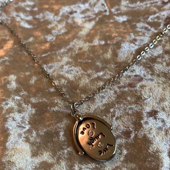 NEW 💗 Gorgeous Fidget / Spinning Necklace - Picture 7 of 8